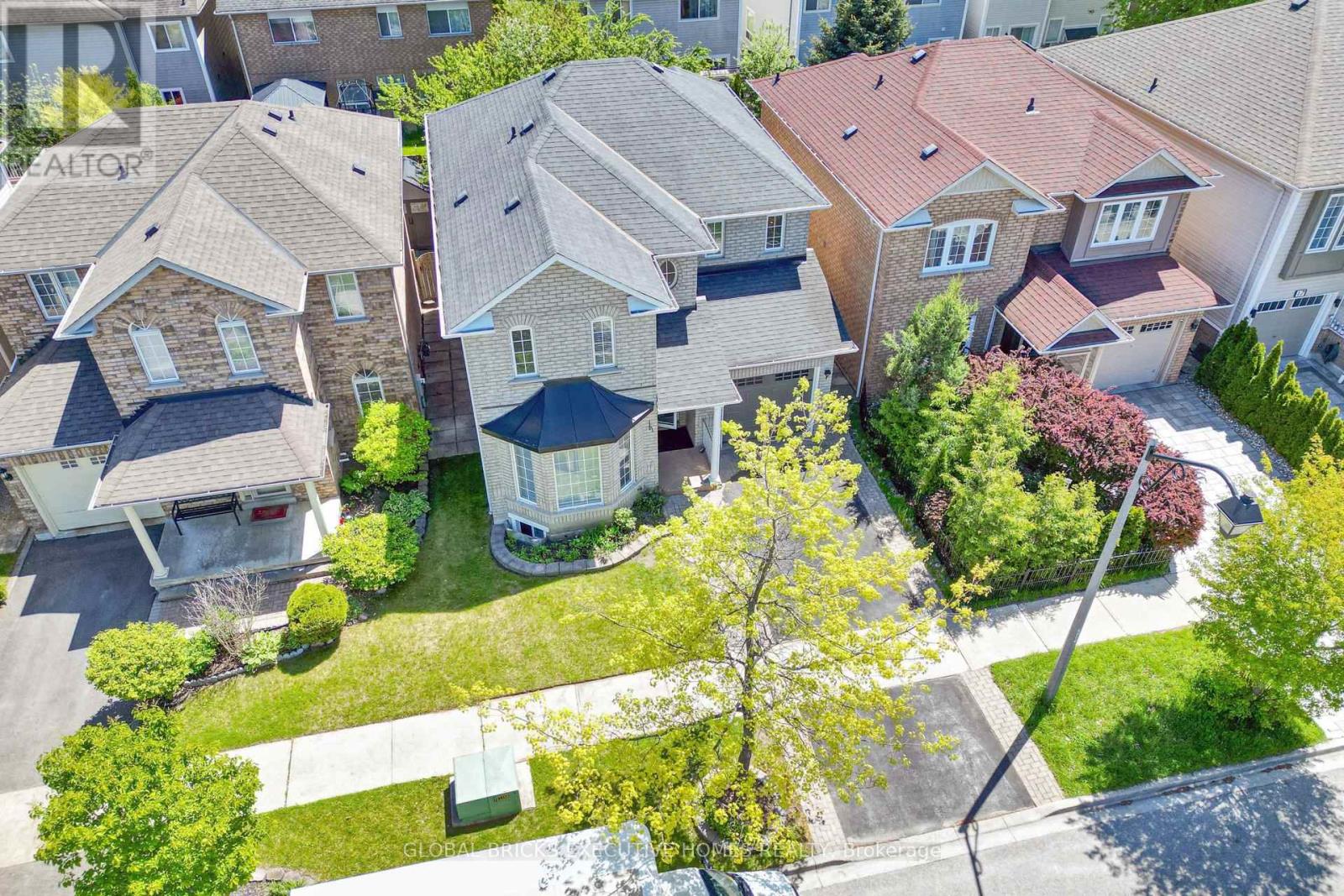 13 Howling Crescent, Ajax, Ontario  L1S 7N7 - Photo 2 - E13214804