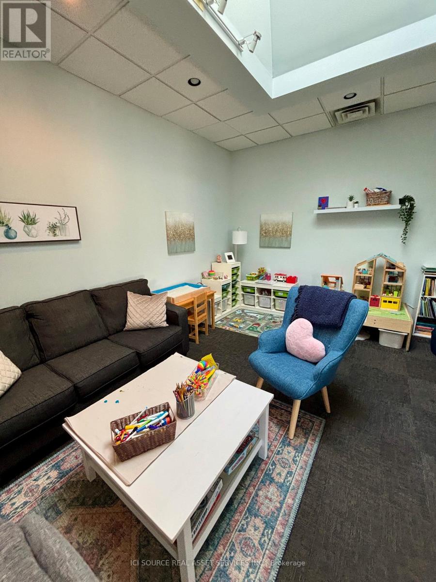 6 - 745 Bridge Street W, Waterloo, Ontario  N2V 2G6 - Photo 2 - X13217772