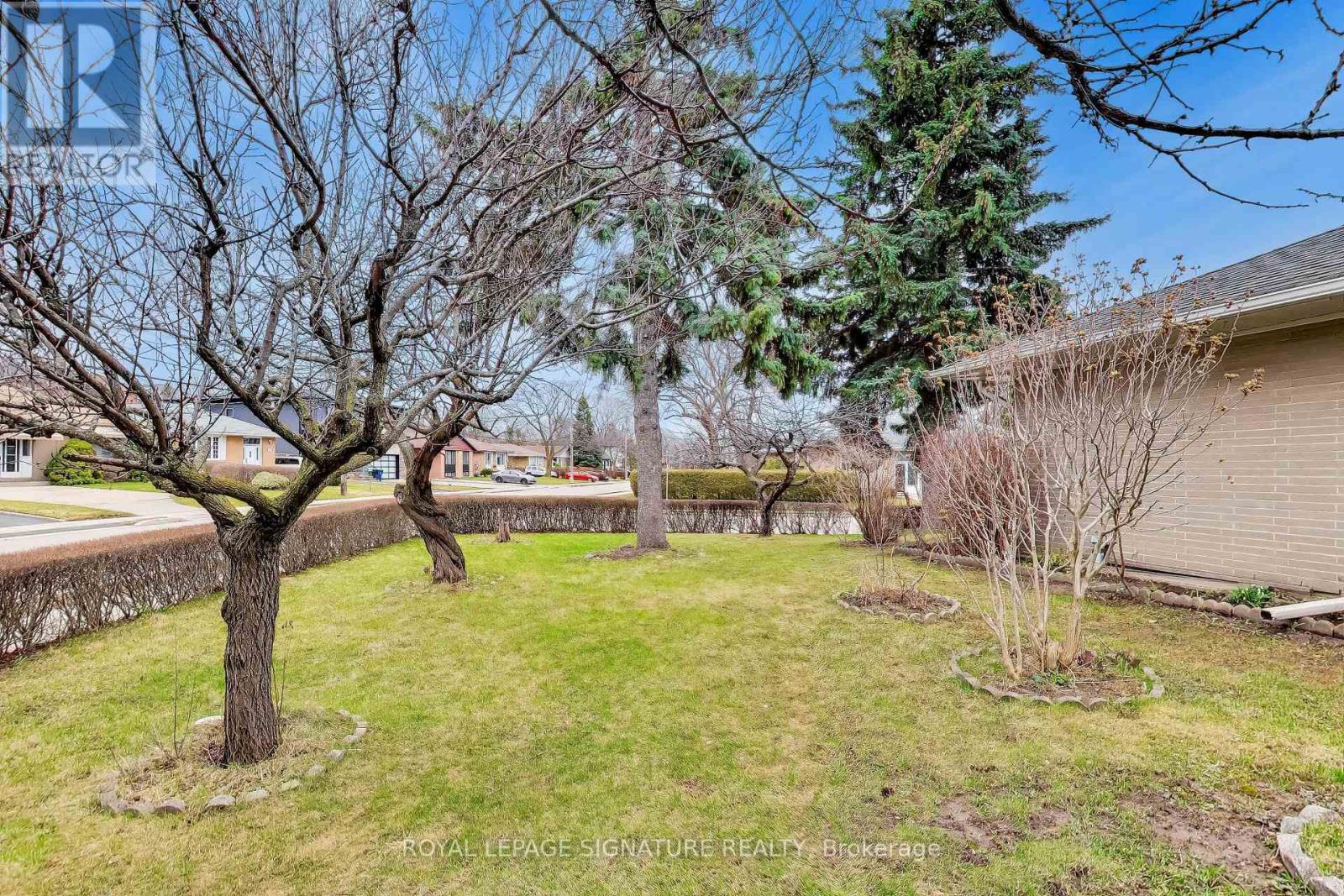 1 Charlemont Crescent, Toronto, Ontario  M1T 1M3 - Photo 34 - E13024476