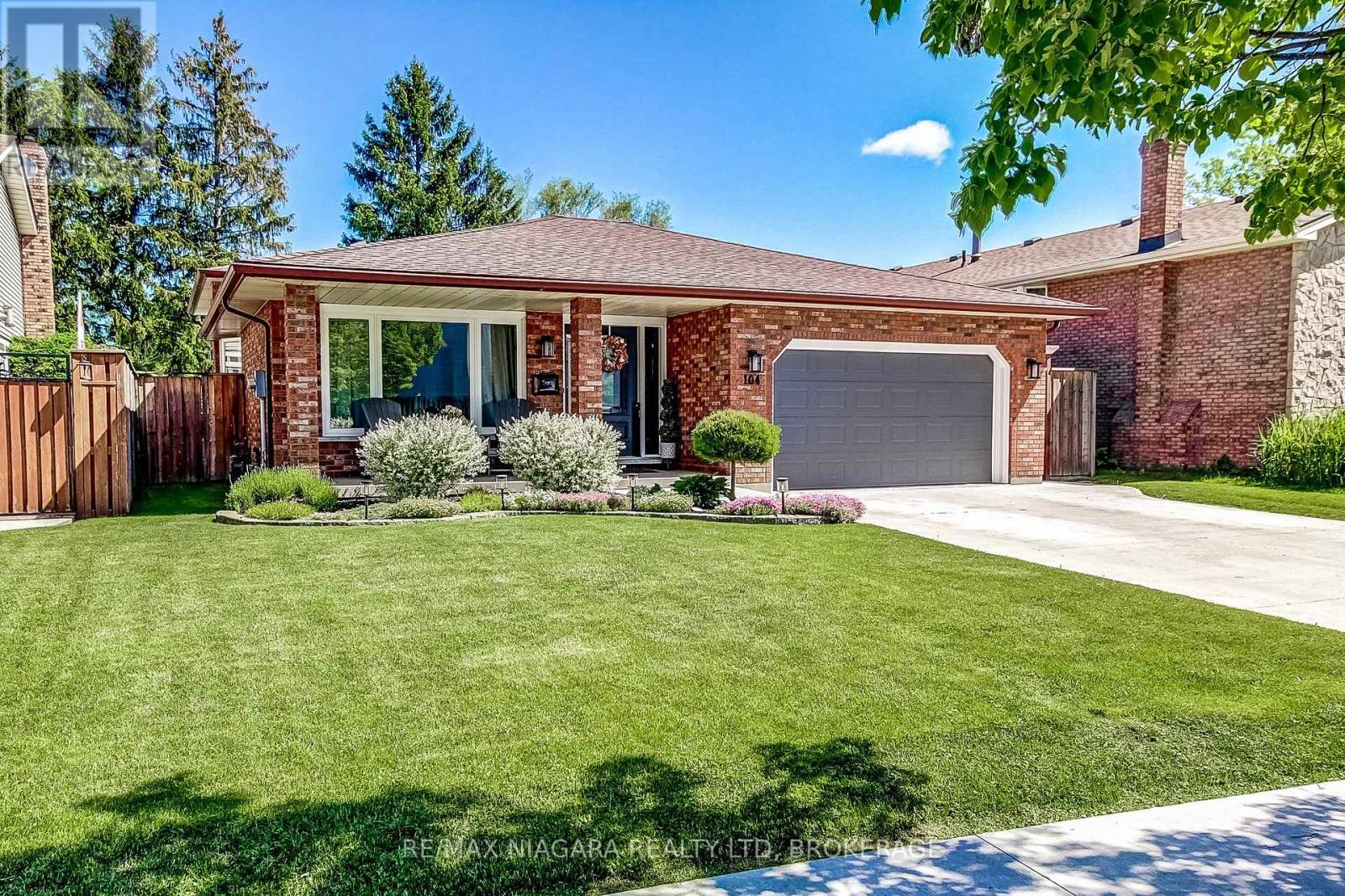 104 Whiteoak Crescent, Welland, Ontario  L3C 6E6 - Photo 3 - X12919646