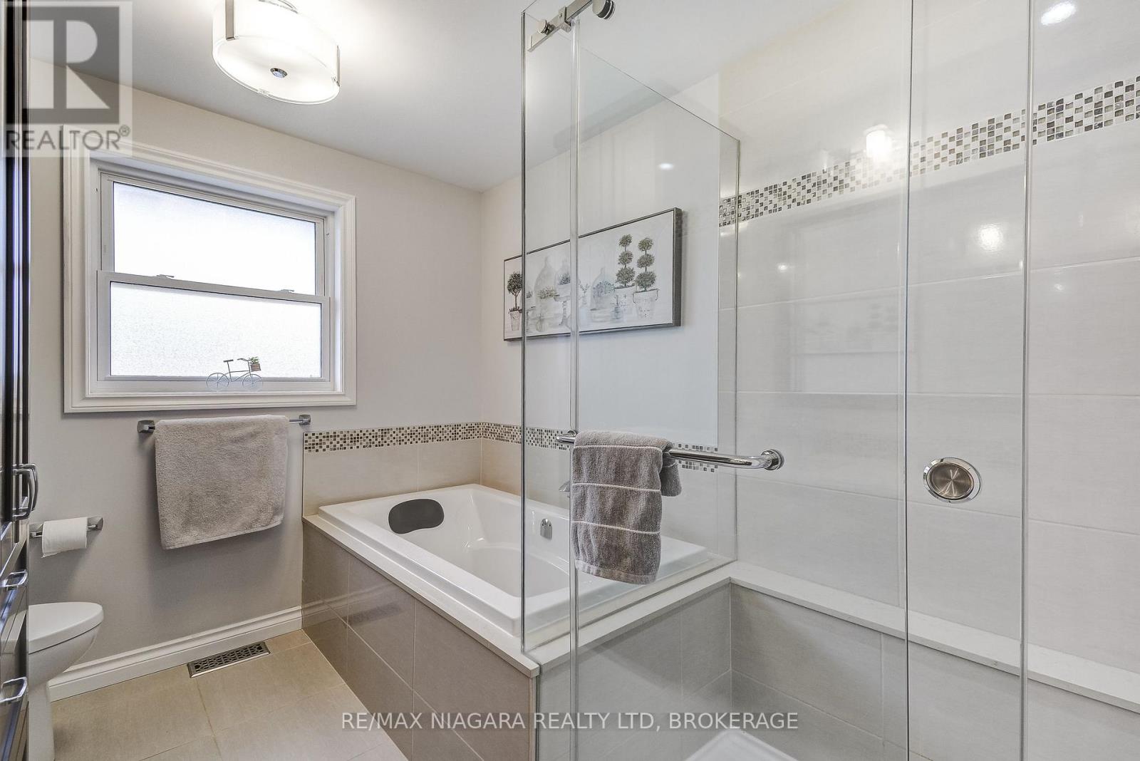 104 Whiteoak Crescent, Welland, Ontario  L3C 6E6 - Photo 31 - X12919646