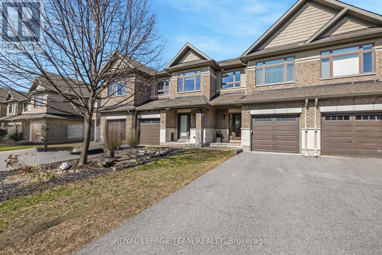 121 WOODHURST CRESCENT, Ottawa, Ontario