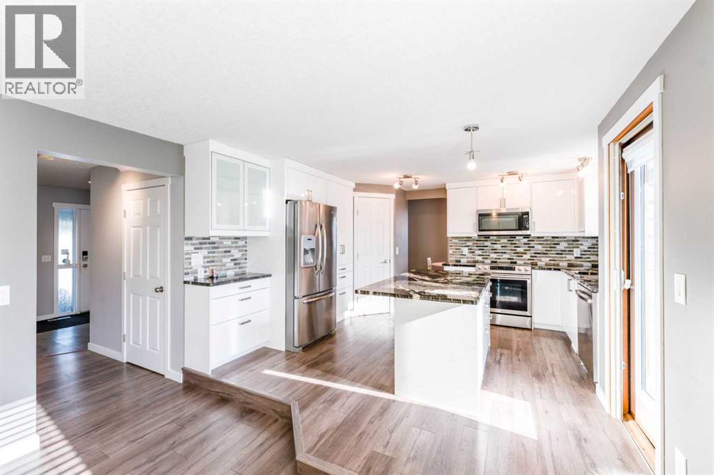 145 Hawkdale Circle NW, Calgary, Alberta  T3G 2W9 - Photo 15 - A2316144
