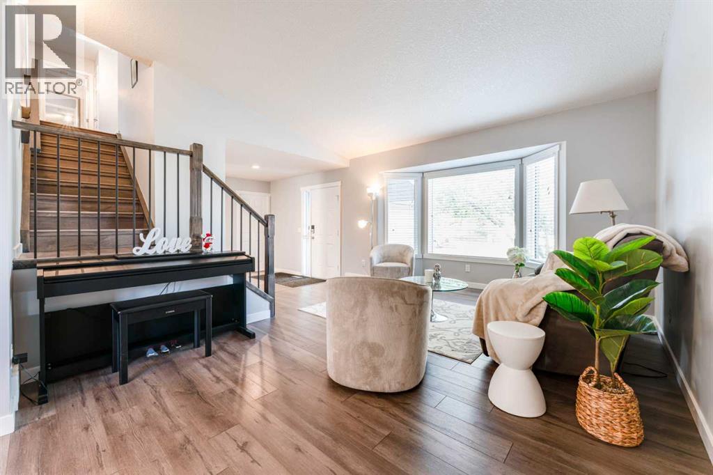 145 Hawkdale Circle NW, Calgary, Alberta  T3G 2W9 - Photo 6 - A2316144