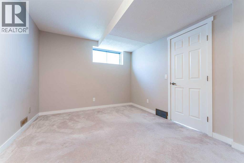 145 Hawkdale Circle NW, Calgary, Alberta  T3G 2W9 - Photo 39 - A2316144