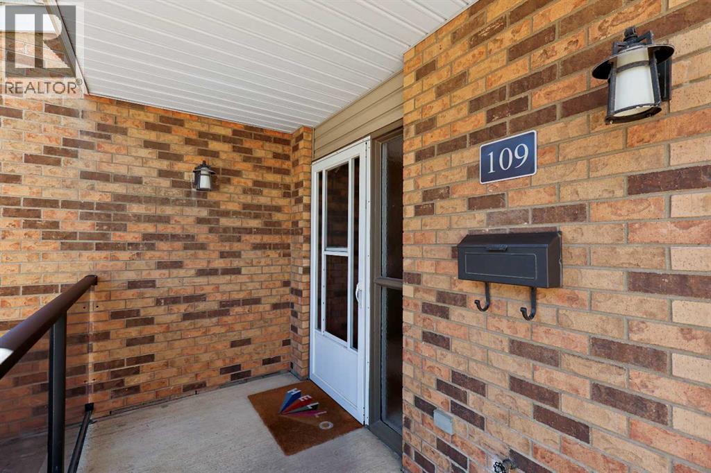 109 Coachway Lane SW, Calgary, Alberta  T3H 2V9 - Photo 38 - A2316179