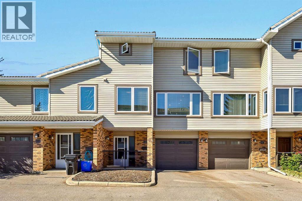109 Coachway Lane SW, Calgary, Alberta  T3H 2V9 - Photo 2 - A2316179