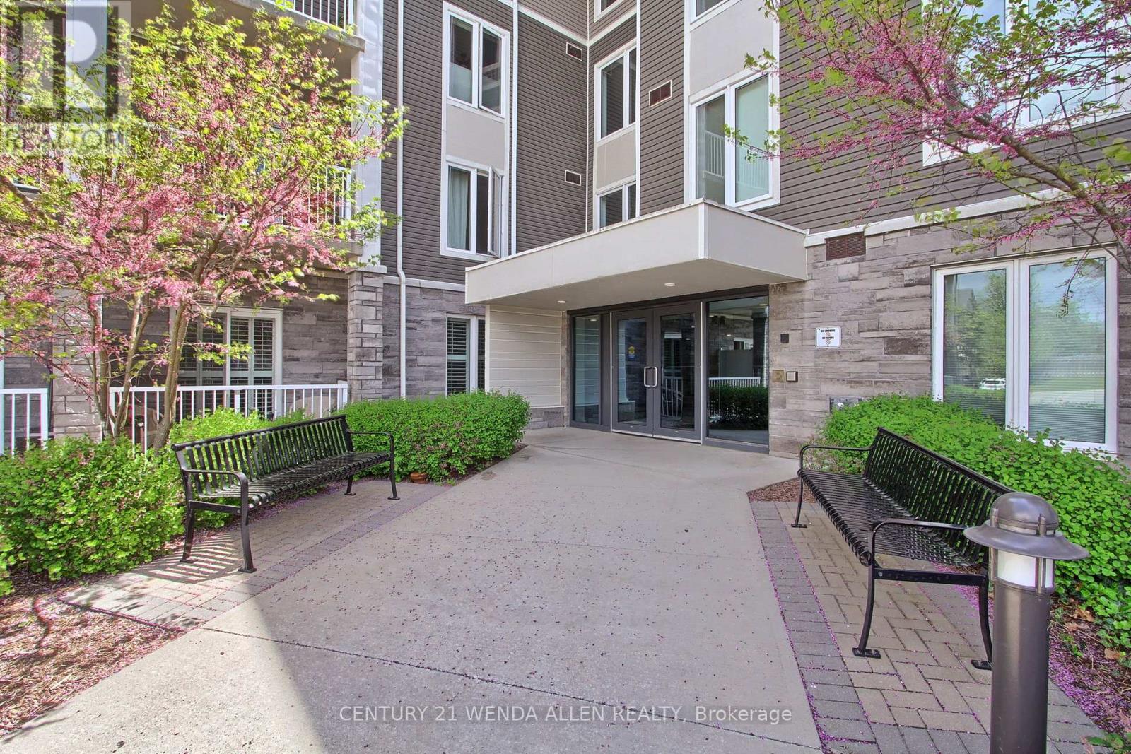 405 - 290 Liberty Street N, Clarington, Ontario  L1C 0H3 - Photo 2 - E13217836