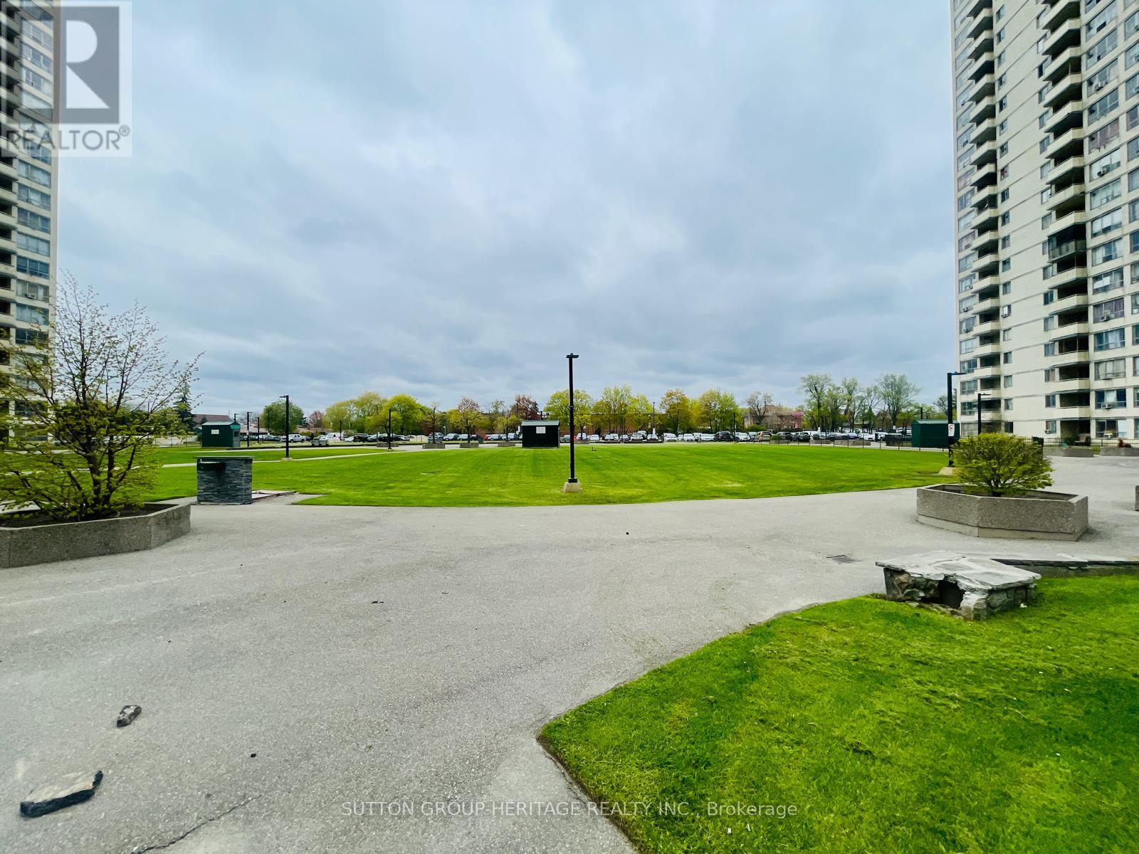 1613 - 320 Dixon Parkway, Toronto, Ontario  M9R 1S8 - Photo 6 - W13217856