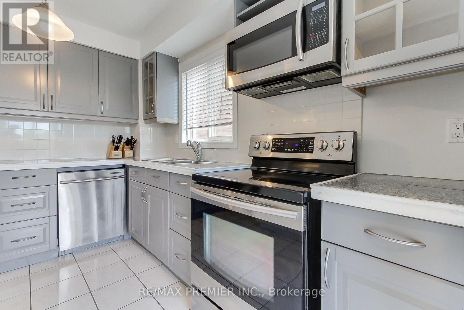 28 Palmer Drive, Ajax, Ontario  L1S 5W8 - Photo 7 - E13211684