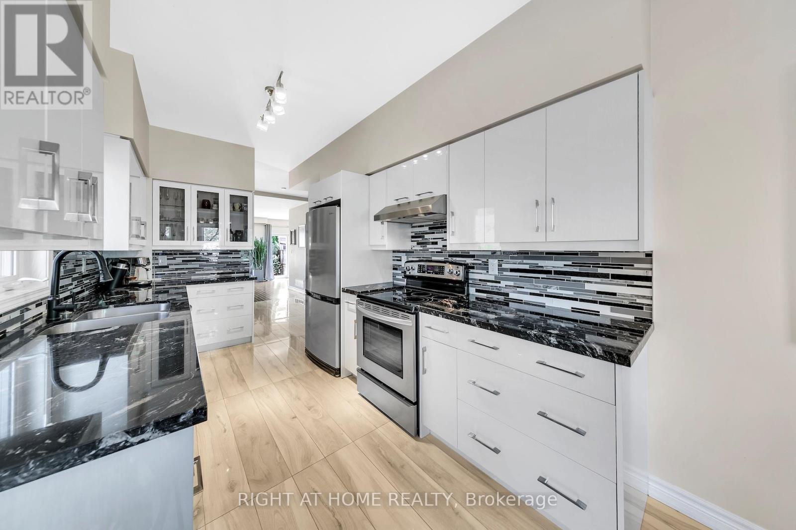 740 Village Green Boulevard, Mississauga, Ontario  L5E 3K8 - Photo 10 - W13157206