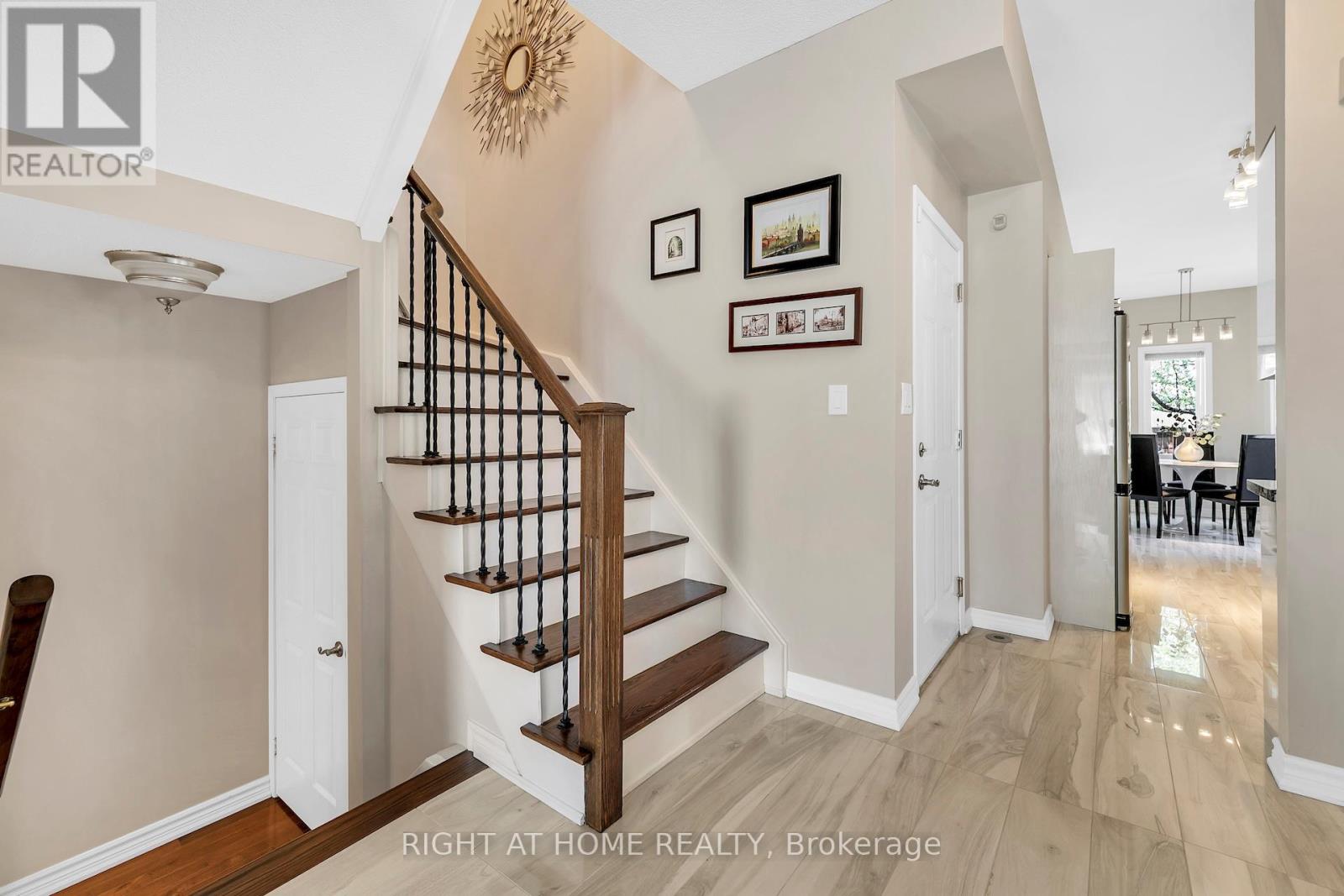 740 Village Green Boulevard, Mississauga, Ontario  L5E 3K8 - Photo 2 - W13157206