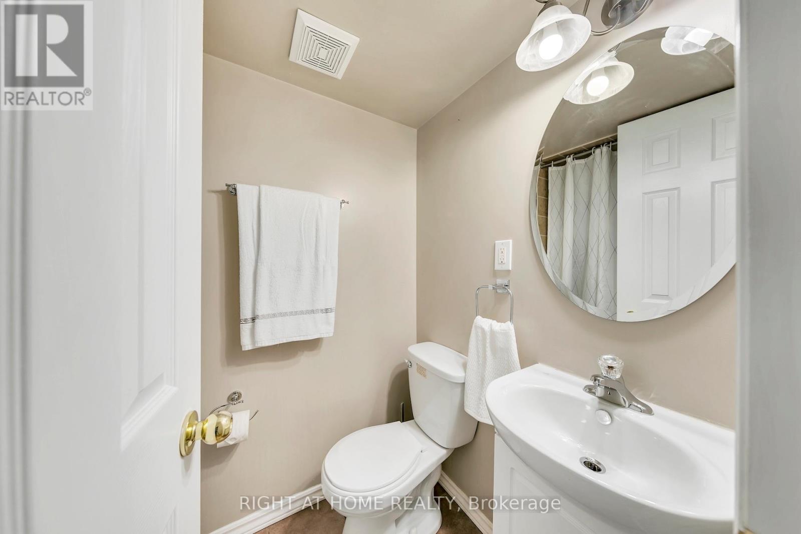 740 Village Green Boulevard, Mississauga, Ontario  L5E 3K8 - Photo 30 - W13157206