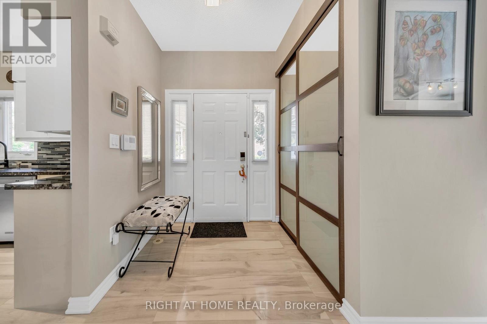 740 Village Green Boulevard, Mississauga, Ontario  L5E 3K8 - Photo 6 - W13157206