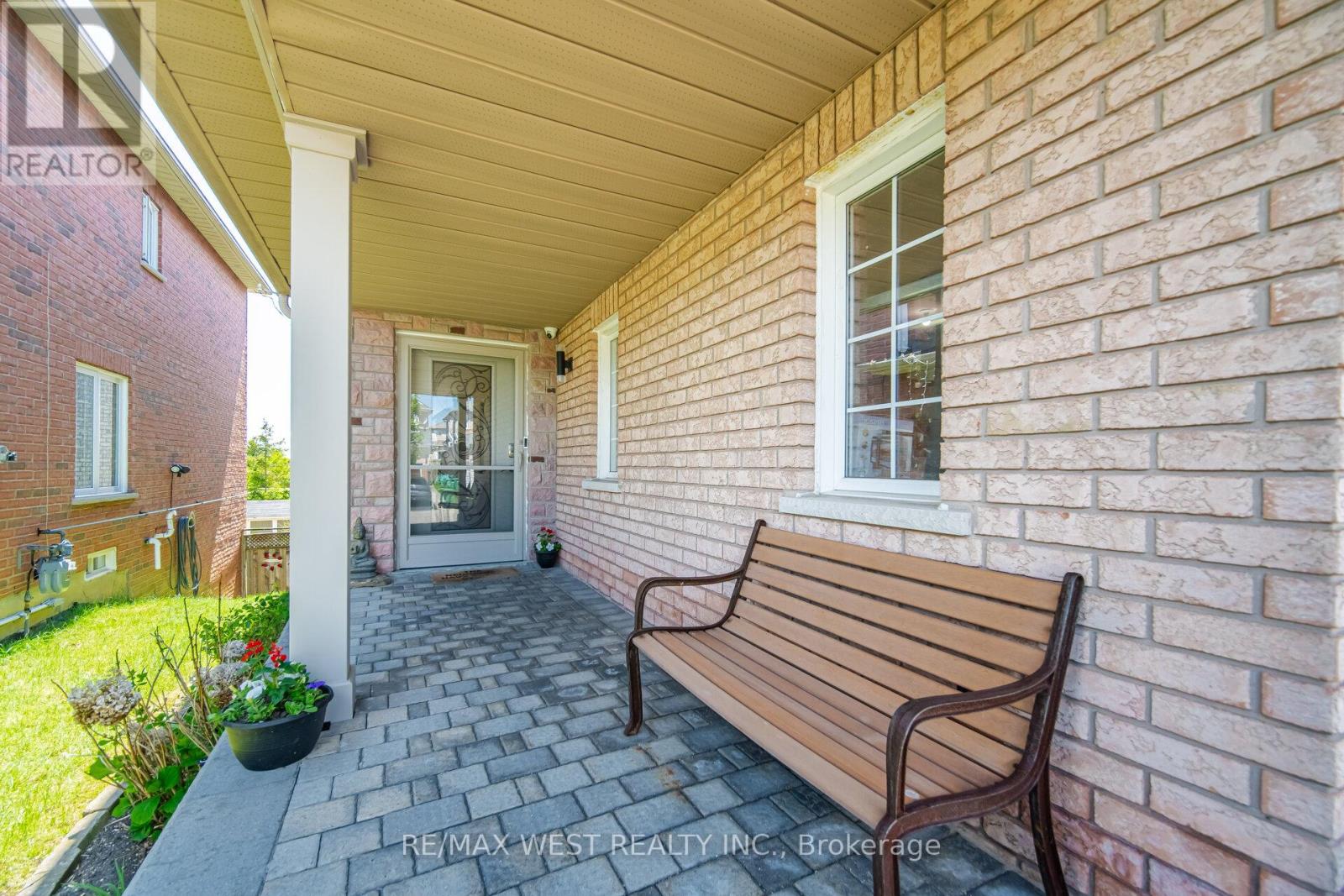 7288 Zinnia Place, Mississauga, Ontario  L5W 1K6 - Photo 7 - W13215376