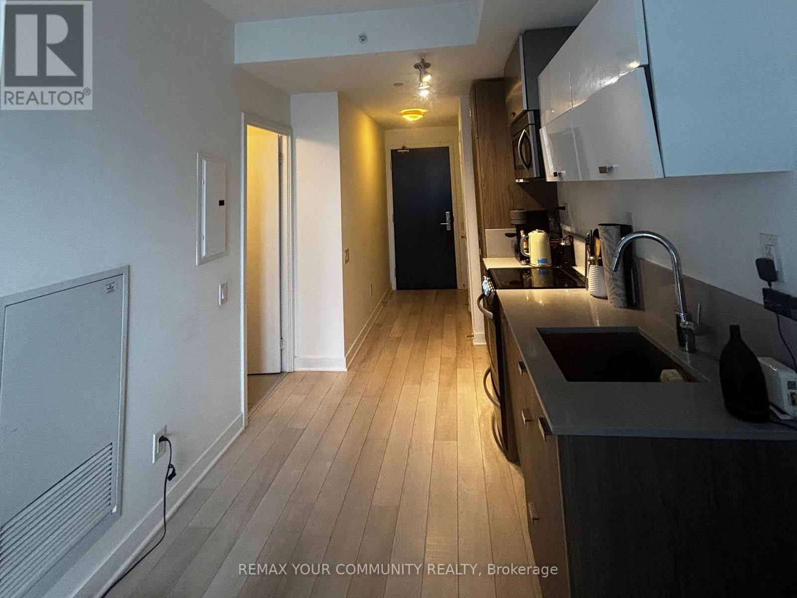 2102 - 290 Adelaide Street W, Toronto, Ontario  M5V 0P3 - Photo 2 - C13214228