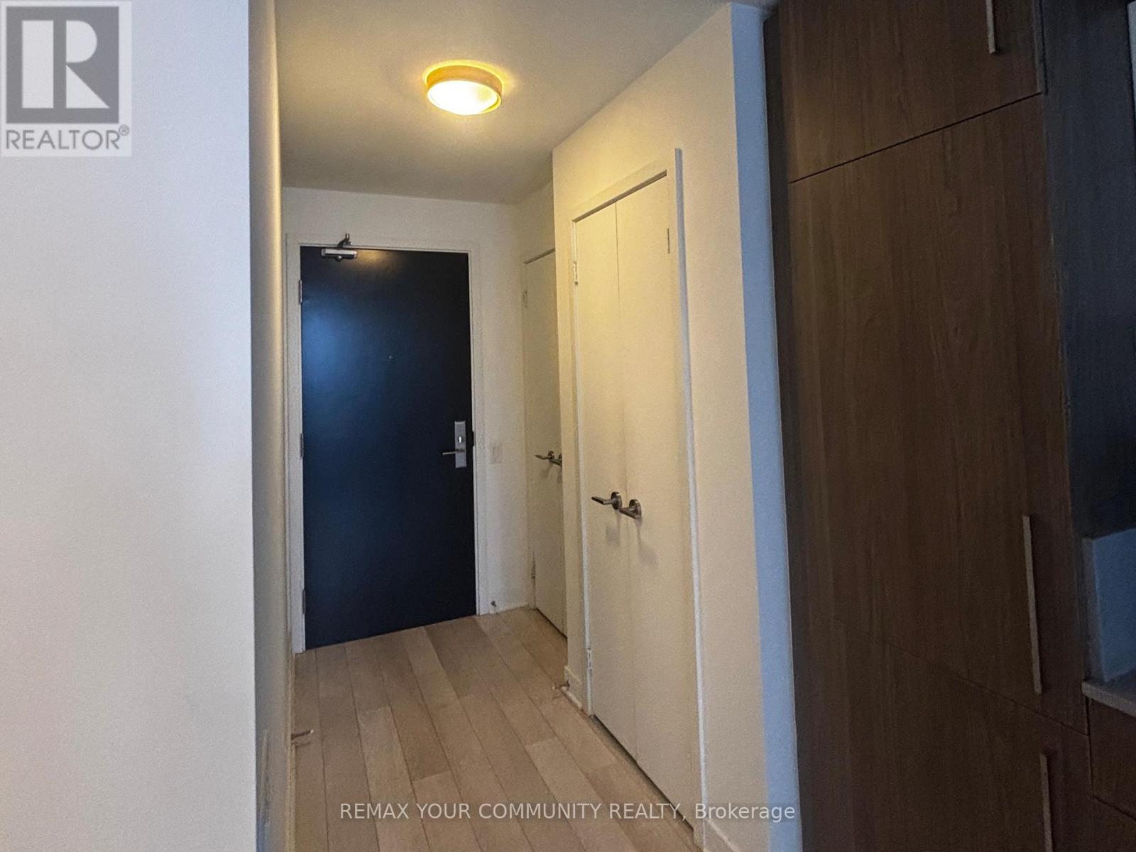 2102 - 290 Adelaide Street W, Toronto, Ontario  M5V 0P3 - Photo 3 - C13214228