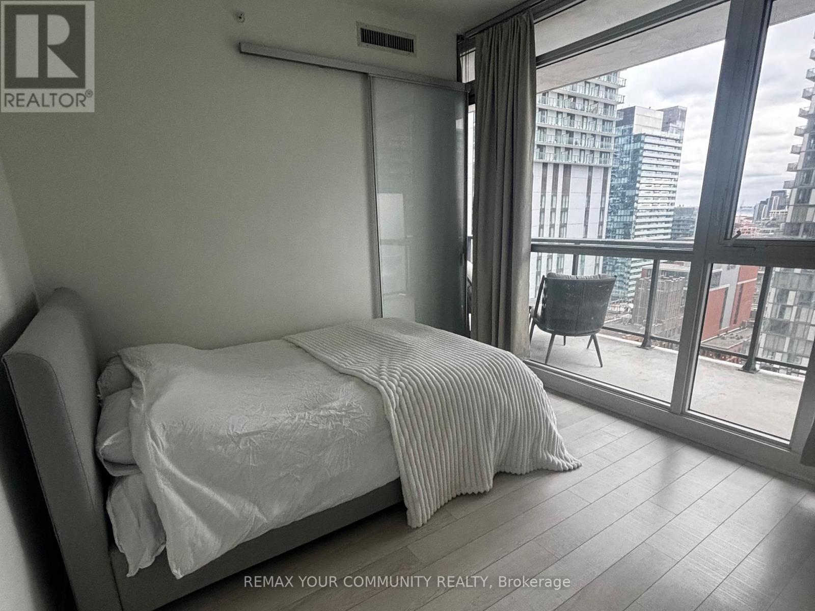 2102 - 290 Adelaide Street W, Toronto, Ontario  M5V 0P3 - Photo 9 - C13214228