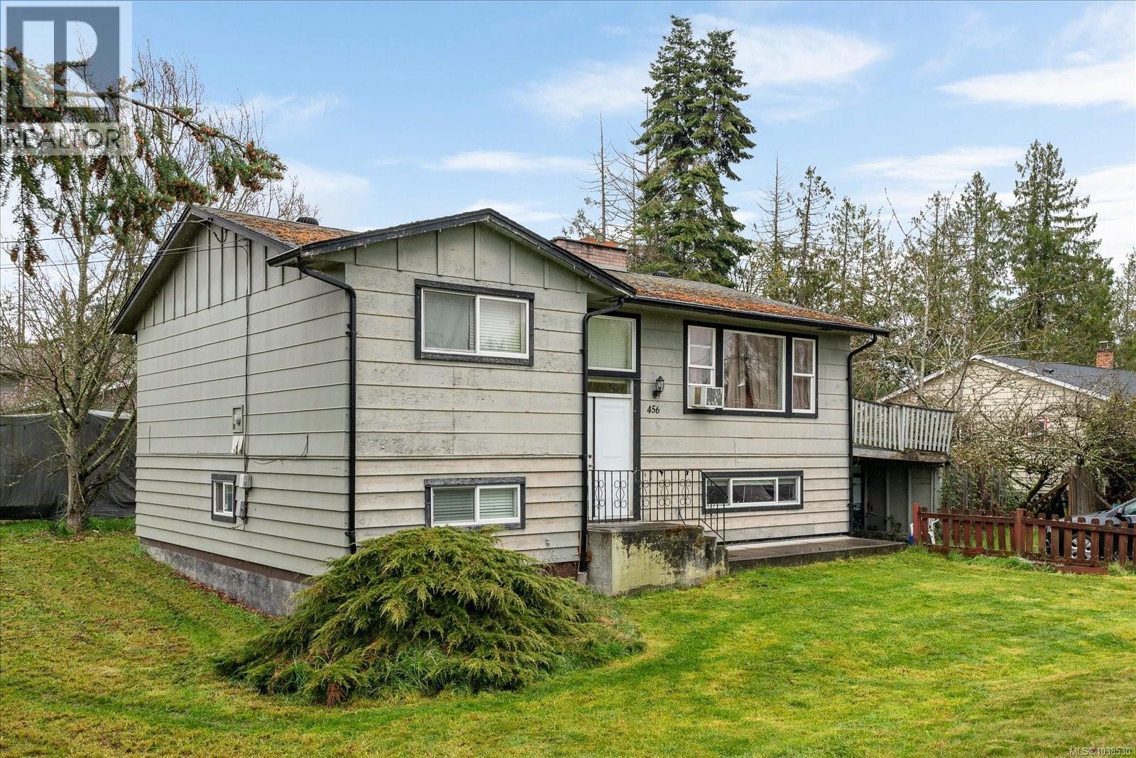 456 Hirst Ave, Parksville, British Columbia