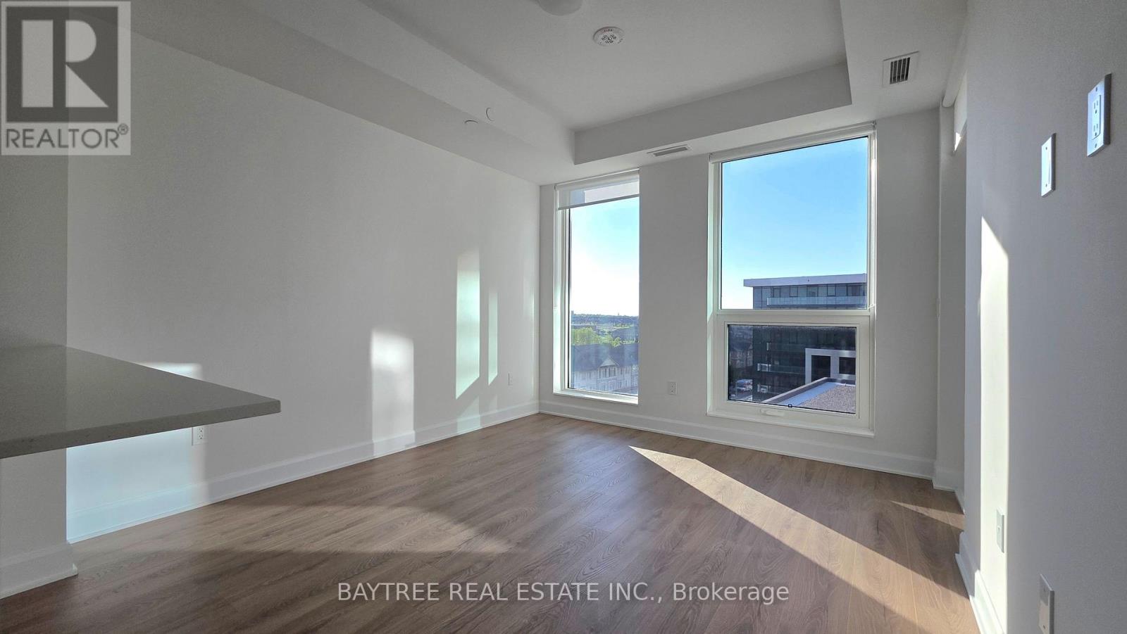 725 - 3240 William Coltson Avenue, Oakville, Ontario  L6H 8C8 - Photo 2 - W13217894
