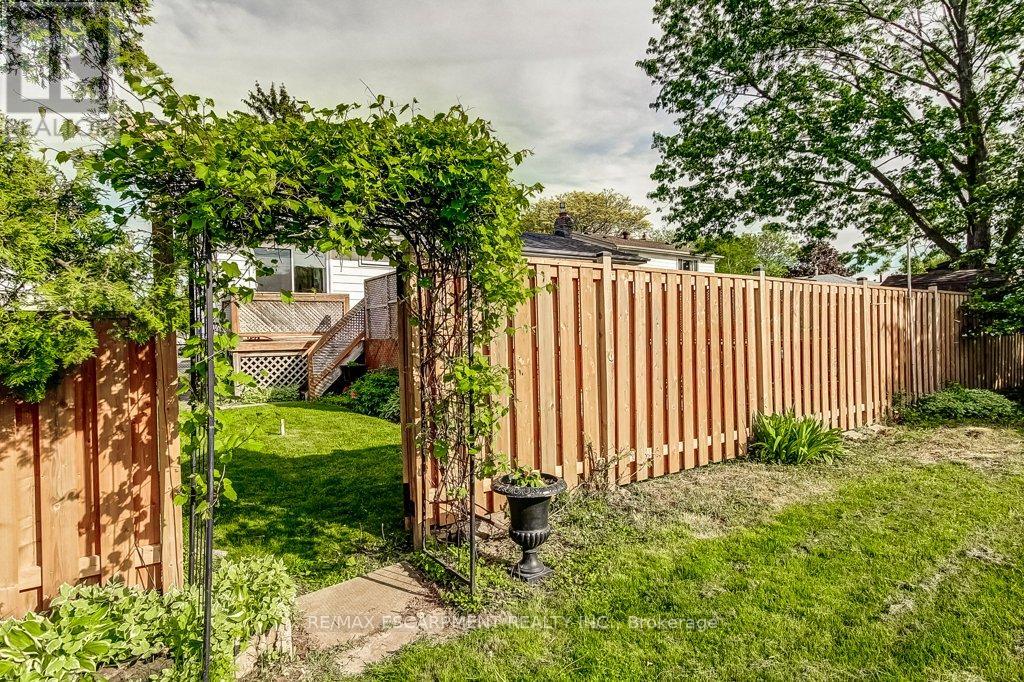 633 Sheraton Road, Burlington, Ontario  L7L 4B3 - Photo 28 - W13217938