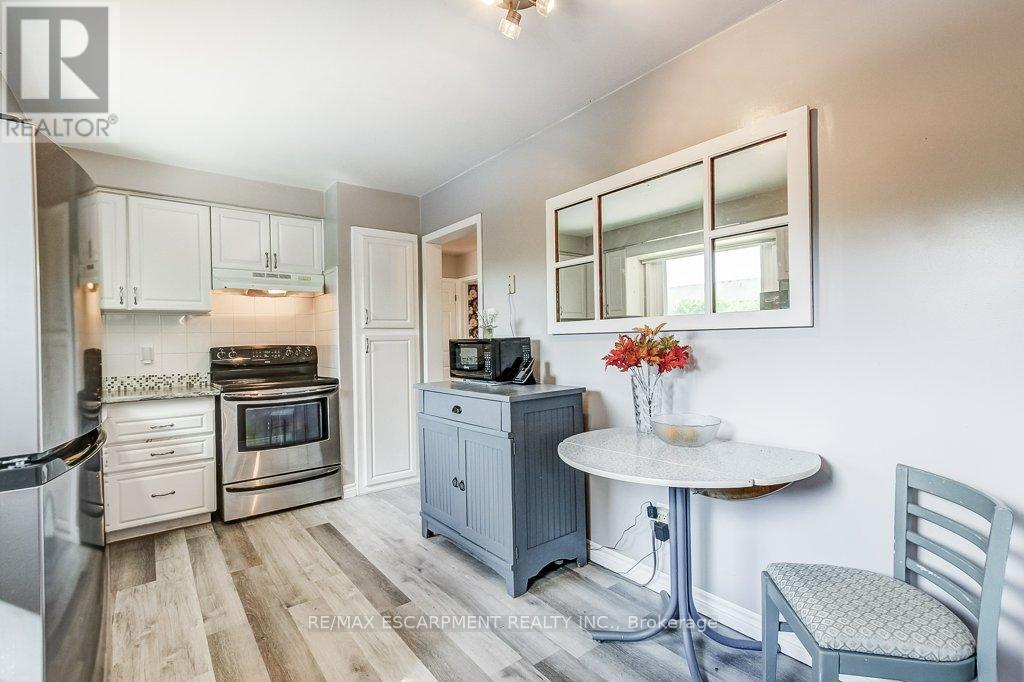633 Sheraton Road, Burlington, Ontario  L7L 4B3 - Photo 9 - W13217938