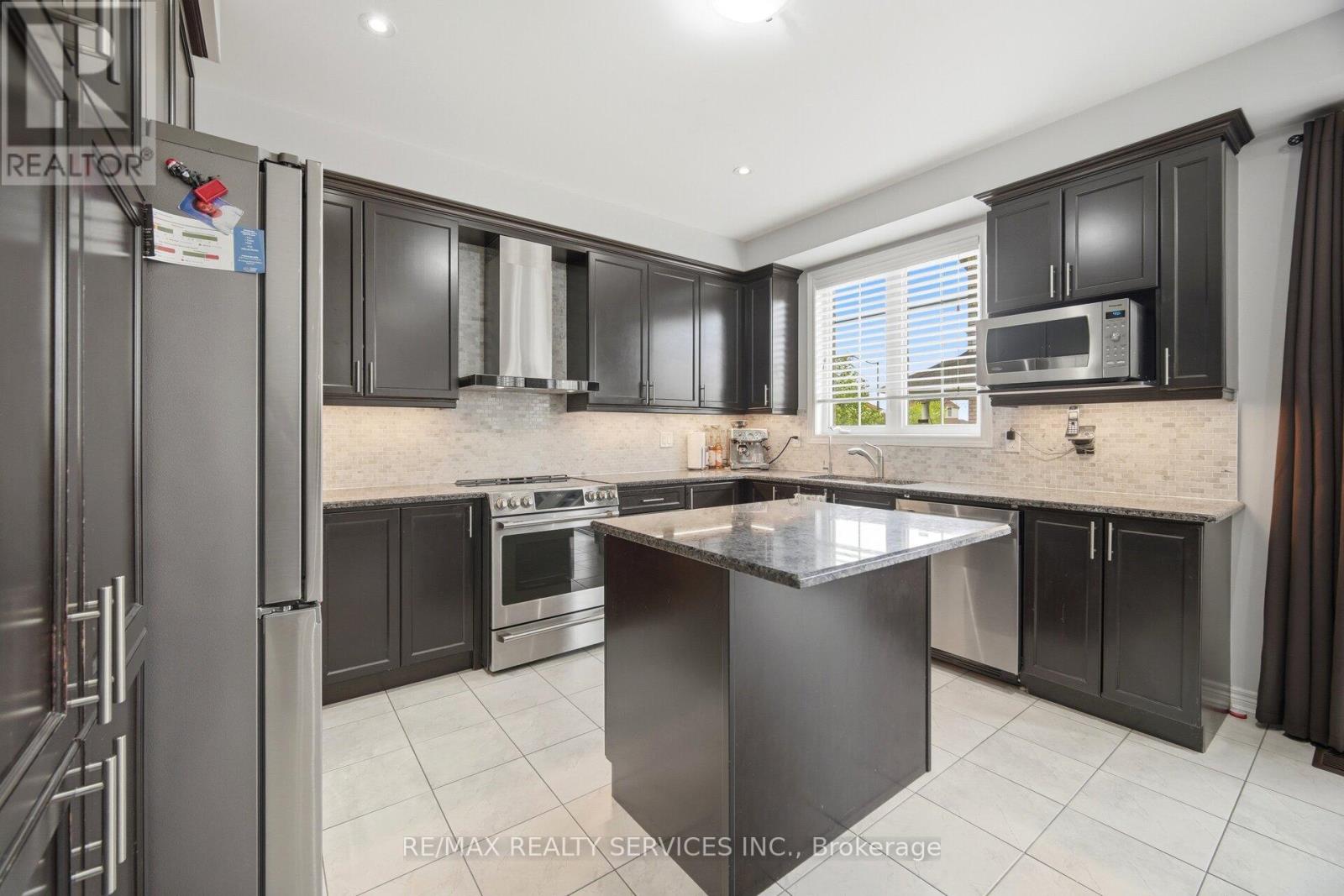 39 Templehill Road, Brampton, Ontario  L6R 3S6 - Photo 13 - W13217954