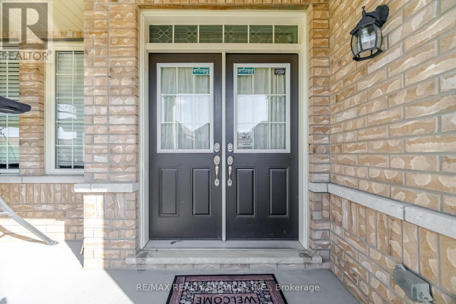39 Templehill Road, Brampton, Ontario  L6R 3S6 - Photo 2 - W13217954