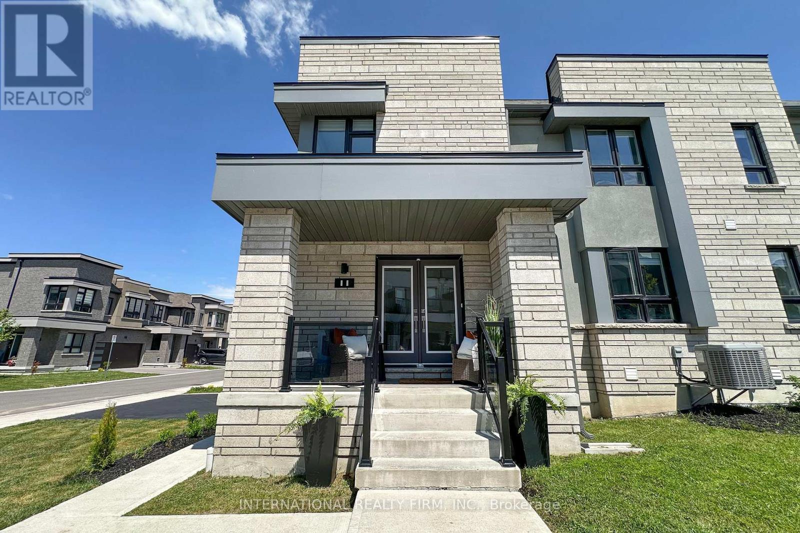 11 Caspian Square, Clarington, Ontario  L1C 7G3 - Photo 3 - E13217566