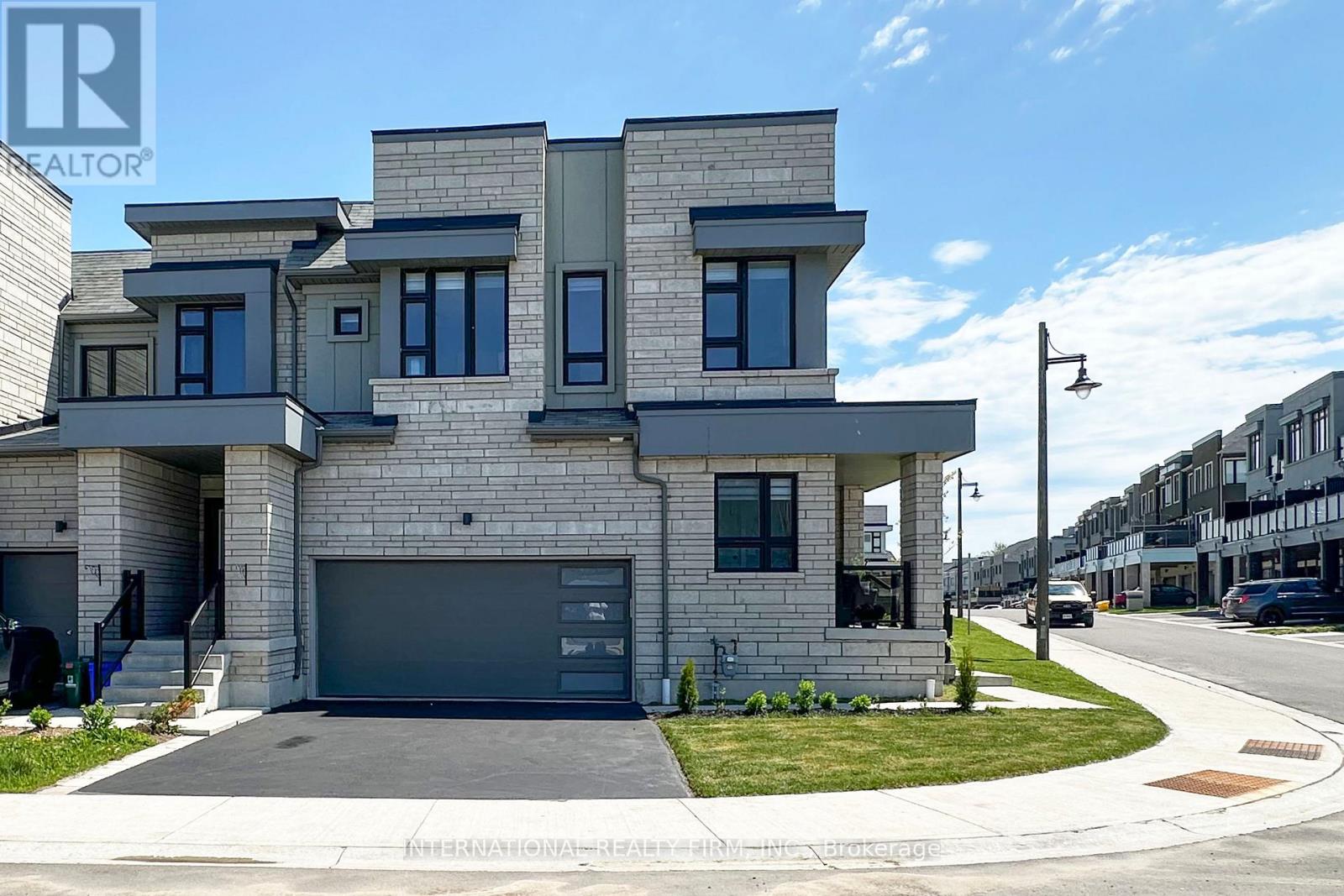 33 - 11 CASPIAN SQUARE, Clarington, Ontario
