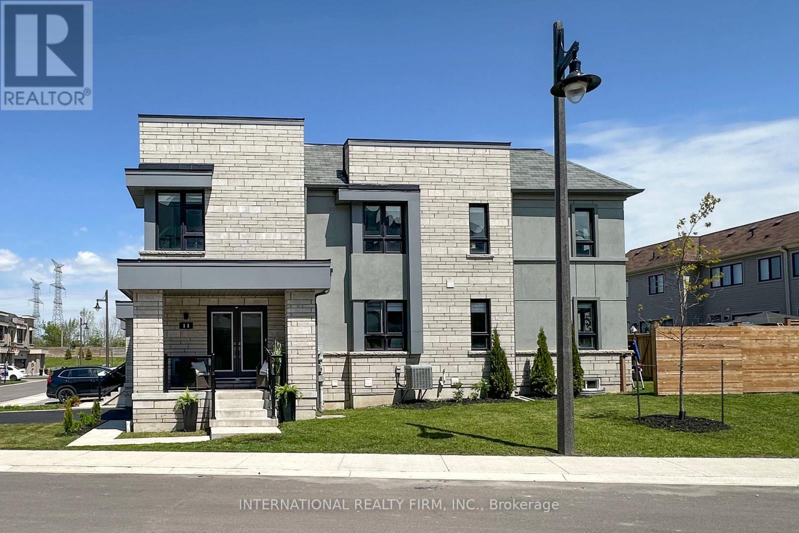 11 Caspian Square, Clarington, Ontario  L1C 7G3 - Photo 4 - E13217566