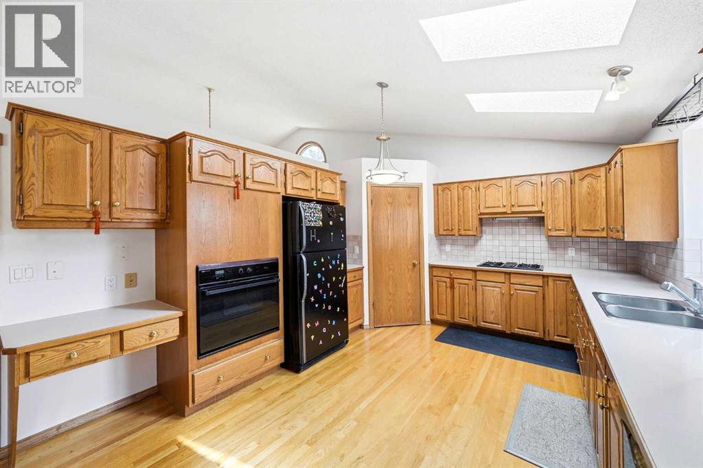 6 Christie Briar Lane Sw, Calgary, Alberta  T3H 2H5 - Photo 11 - A2308376