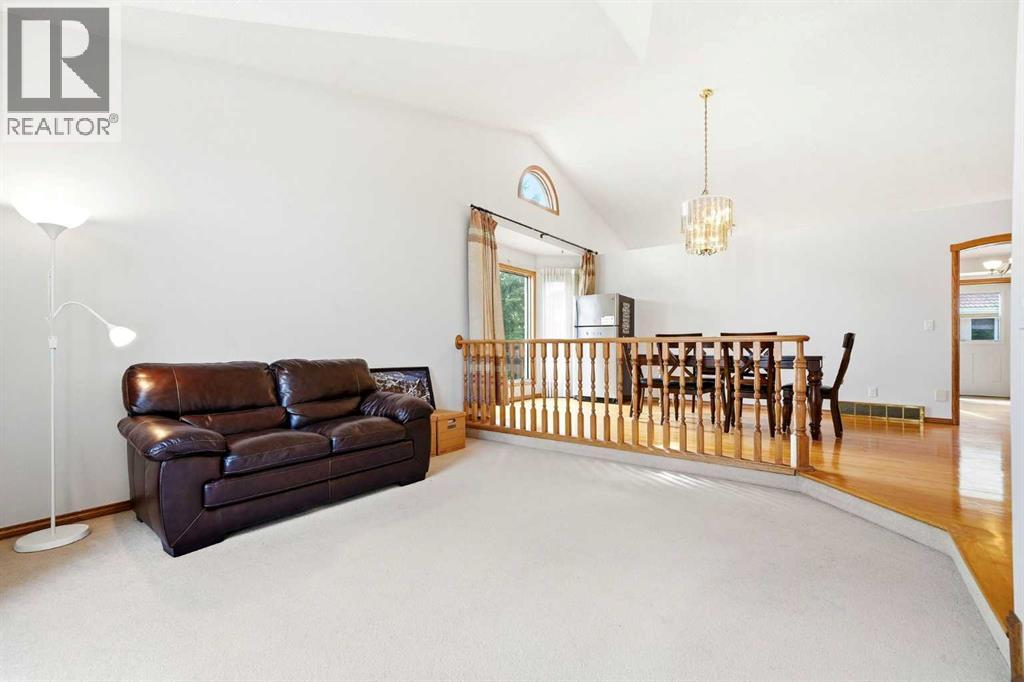 6 Christie Briar Lane Sw, Calgary, Alberta  T3H 2H5 - Photo 8 - A2308376