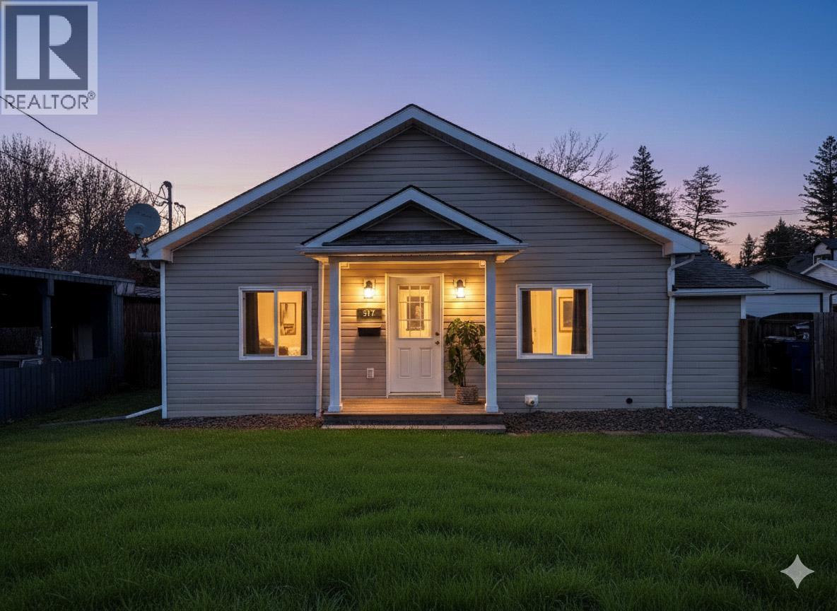 917 4a Street S, Cranbrook, British Columbia  V1C 1J3 - Photo 2 - 10370376
