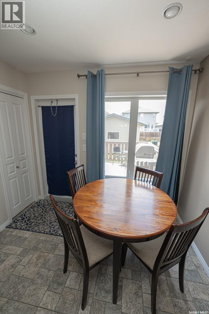 363 Levalley Cove, Saskatoon, Saskatchewan  S7T 0H5 - Photo 10 - SK037655