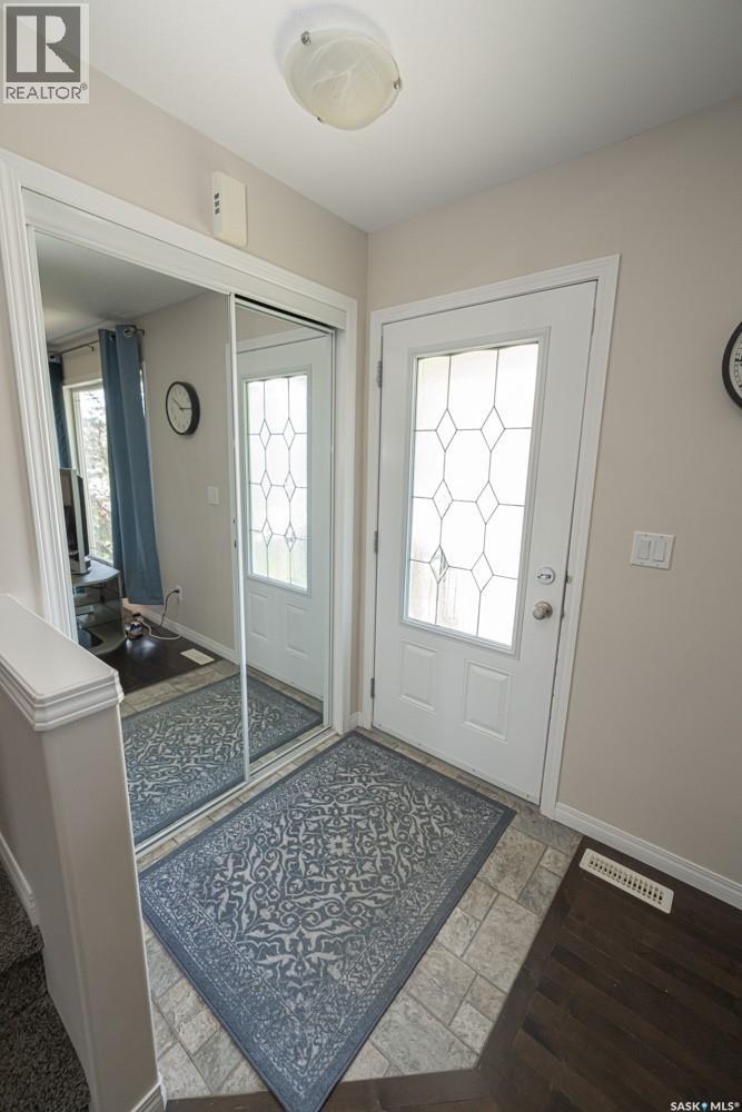 363 Levalley Cove, Saskatoon, Saskatchewan  S7T 0H5 - Photo 2 - SK037655