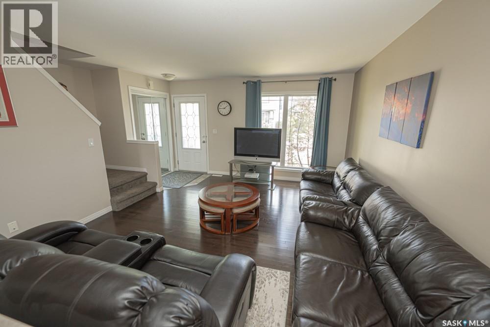 363 Levalley Cove, Saskatoon, Saskatchewan  S7T 0H5 - Photo 3 - SK037655