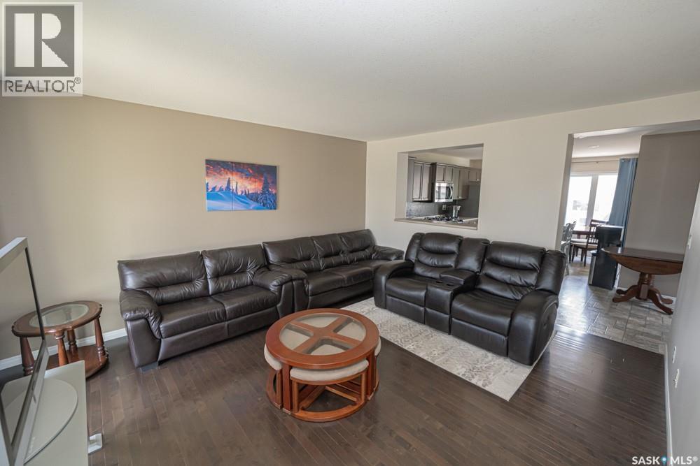 363 Levalley Cove, Saskatoon, Saskatchewan  S7T 0H5 - Photo 4 - SK037655