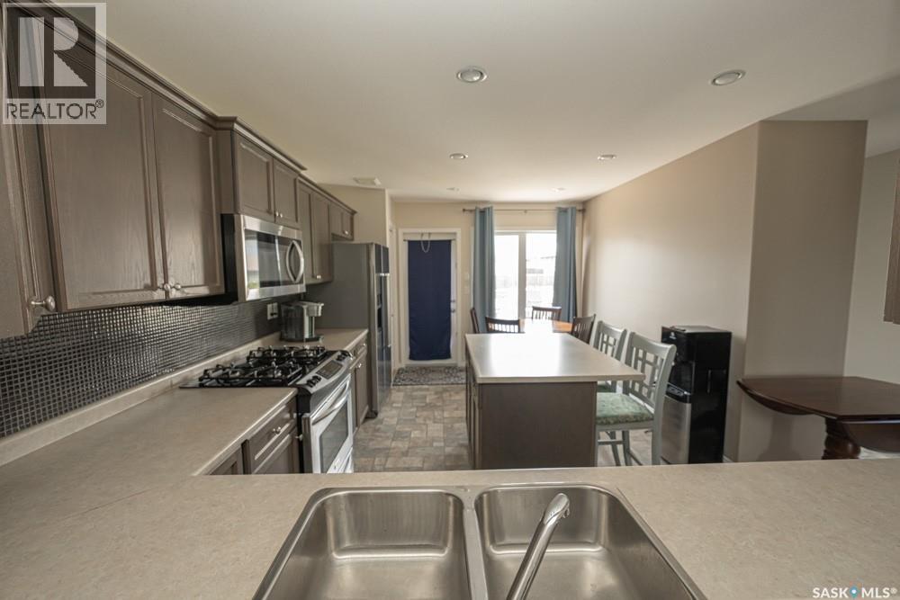 363 Levalley Cove, Saskatoon, Saskatchewan  S7T 0H5 - Photo 5 - SK037655