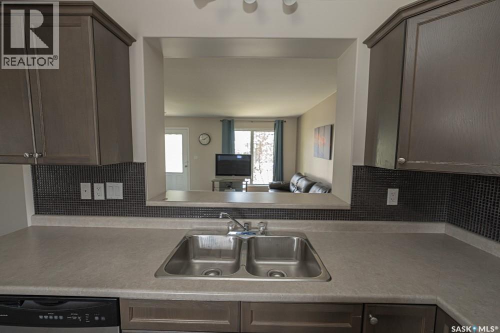 363 Levalley Cove, Saskatoon, Saskatchewan  S7T 0H5 - Photo 8 - SK037655