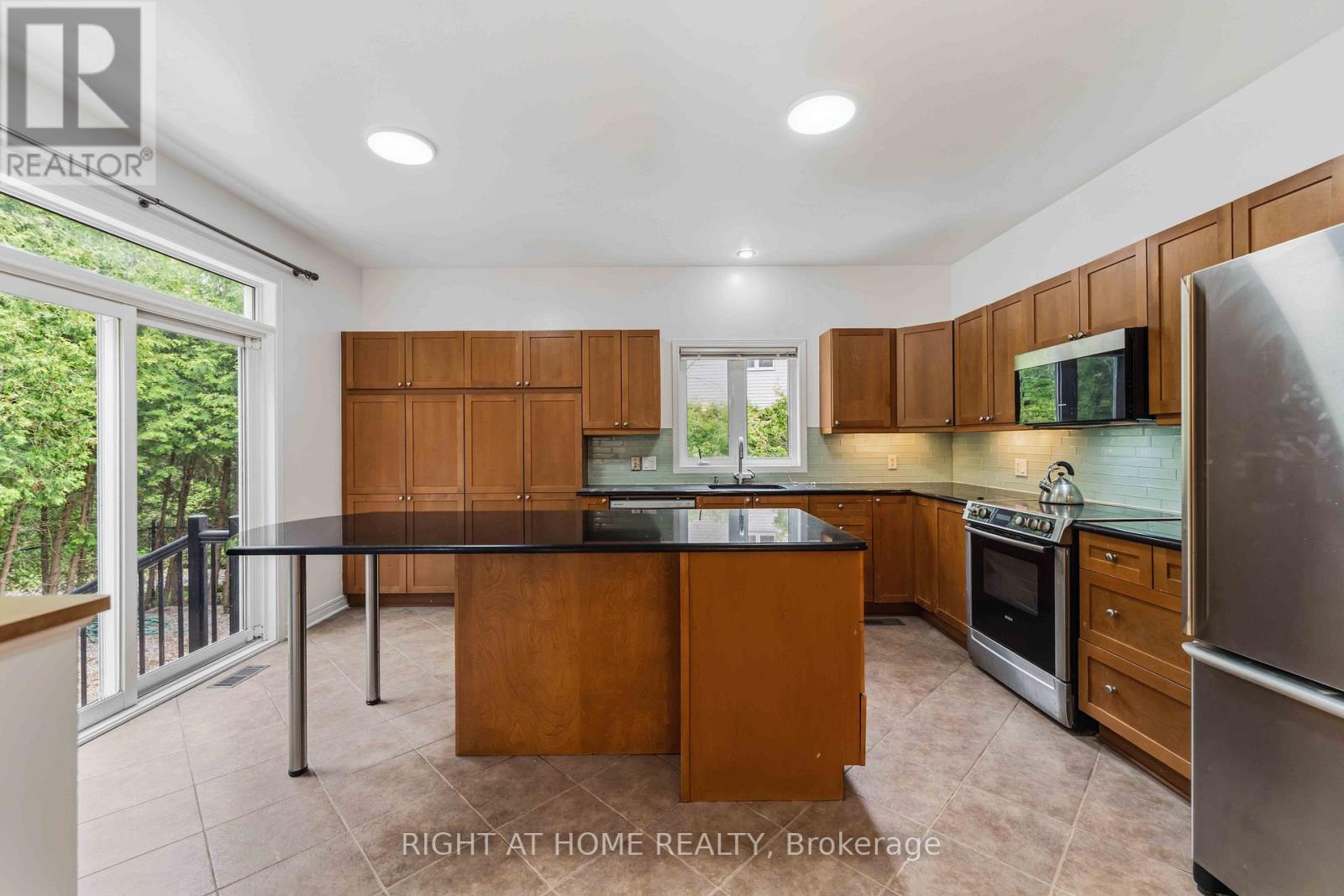 281 Goldridge Drive, Ottawa, Ontario  K2T 1H4 - Photo 8 - X13217982