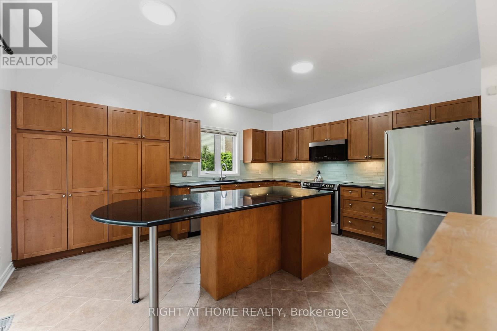 281 Goldridge Drive, Ottawa, Ontario  K2T 1H4 - Photo 9 - X13217982