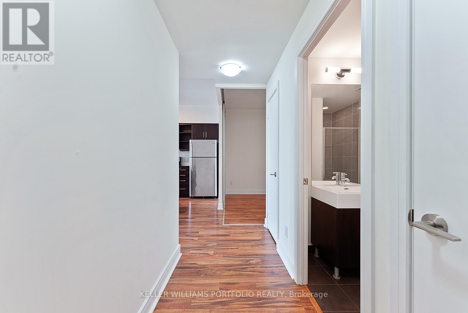 910 - 35 Brian Peck Crescent, Toronto, Ontario  M4G 4J7 - Photo 2 - C13217976