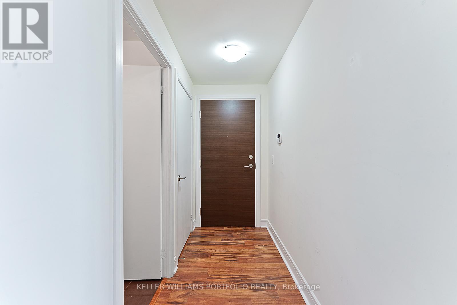 910 - 35 Brian Peck Crescent, Toronto, Ontario  M4G 4J7 - Photo 3 - C13217976