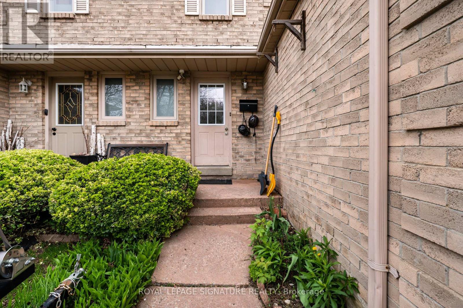 1405 Anton Square, Pickering, Ontario  L1V 5T5 - Photo 3 - E13218016