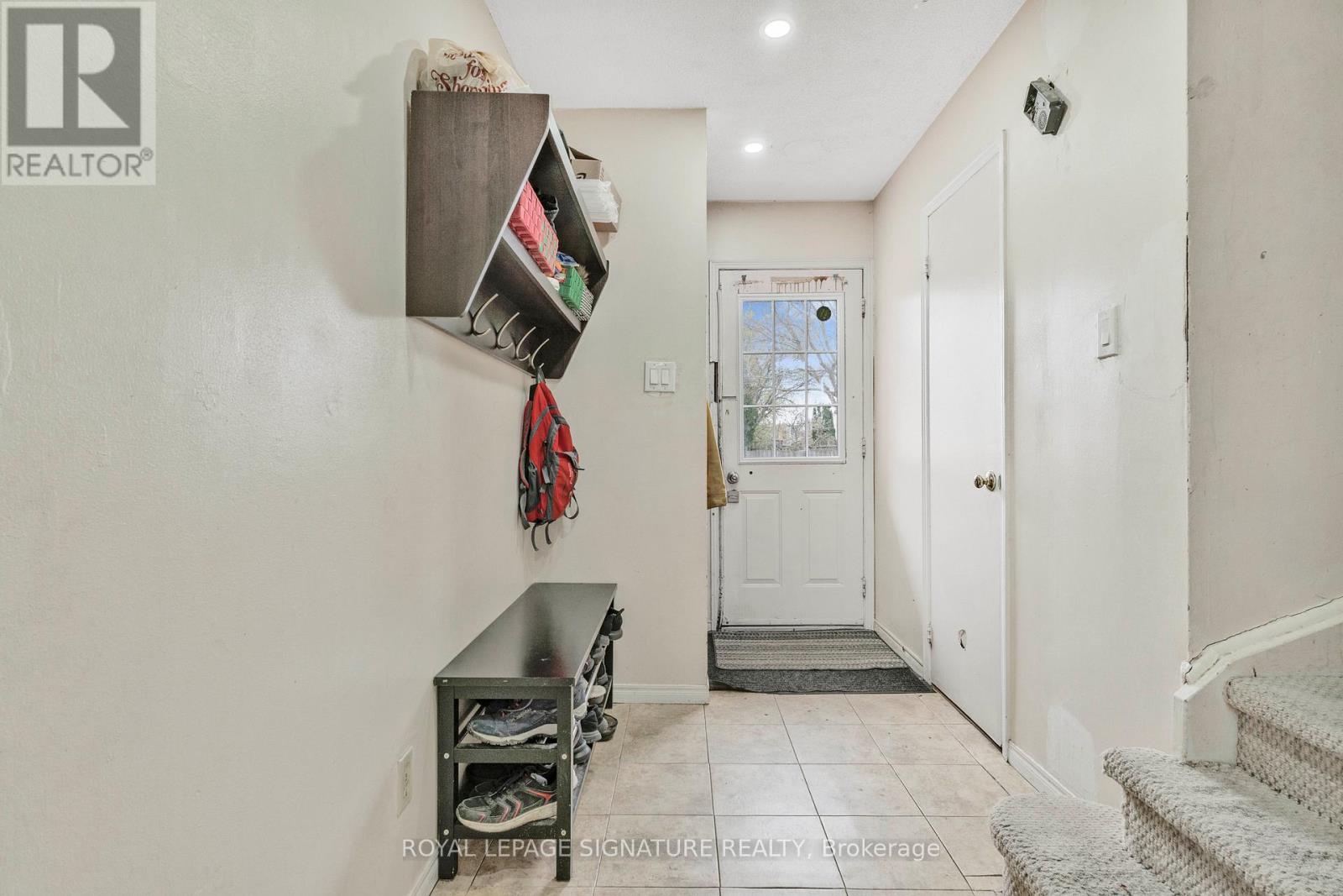 1405 Anton Square, Pickering, Ontario  L1V 5T5 - Photo 4 - E13218016