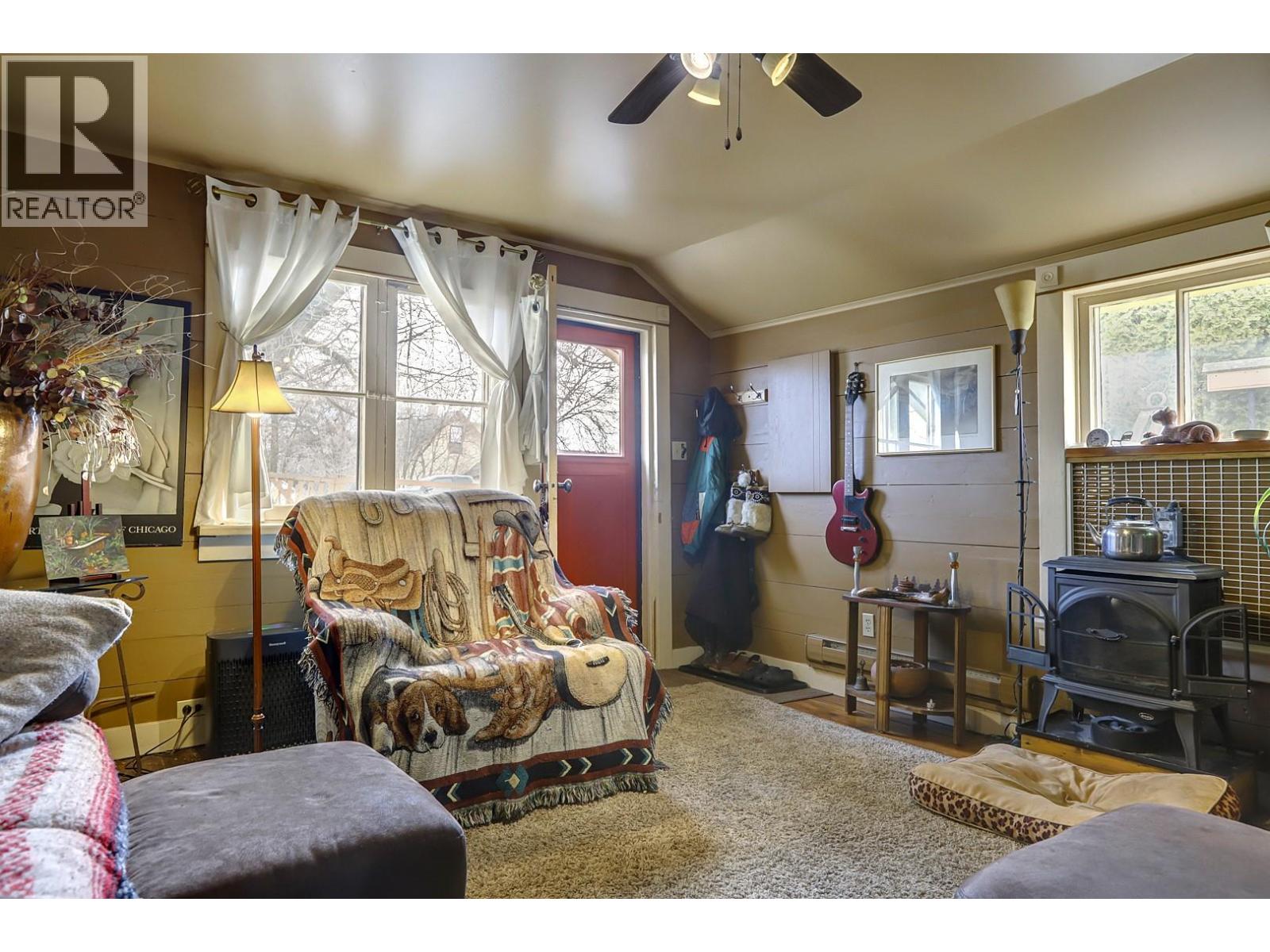 4204 34 Street, Vernon, British Columbia  V1T 5Y4 - Photo 4 - 10388828