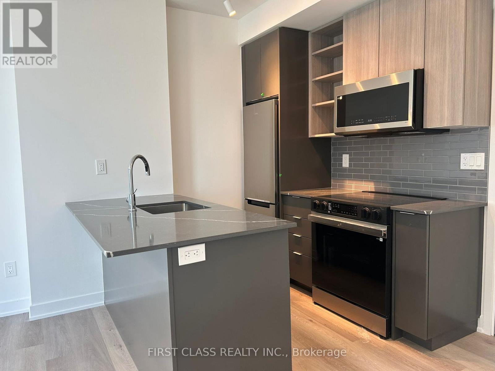 2203 - 2075 Lakeshore Road, Burlington, Ontario  L7R 1E2 - Photo 2 - W13217998