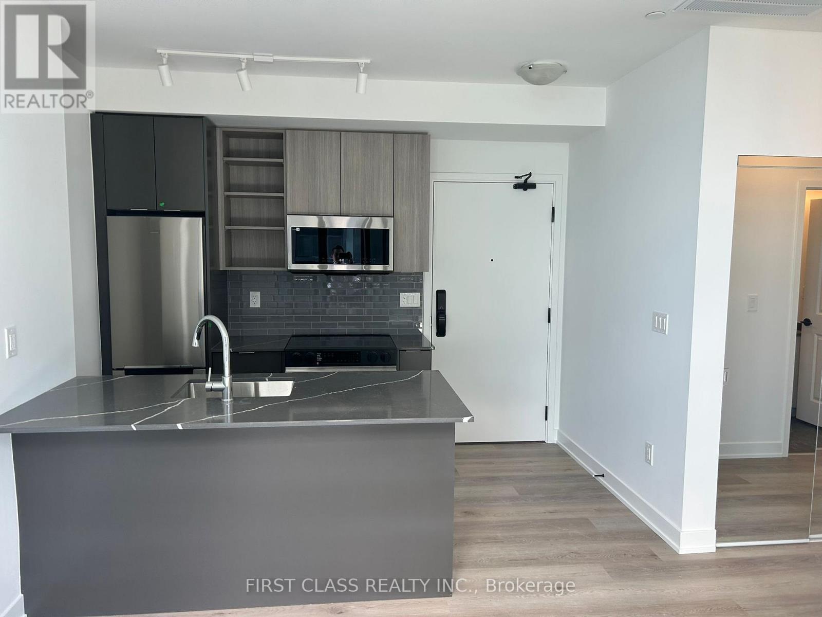 2203 - 2075 Lakeshore Road, Burlington, Ontario  L7R 1E2 - Photo 3 - W13217998