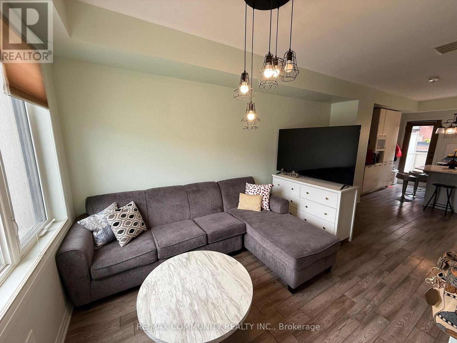 46 Sarah Jackson Crescent, Toronto, Ontario  M3K 0B6 - Photo 5 - W13218012